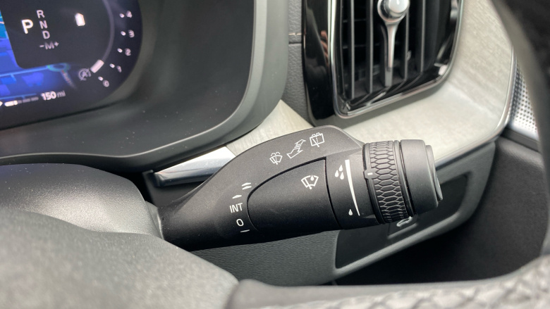 Volvo XC60 2.0 B5P Ultra Dark 5dr AWD Geartronic Petrol Estate